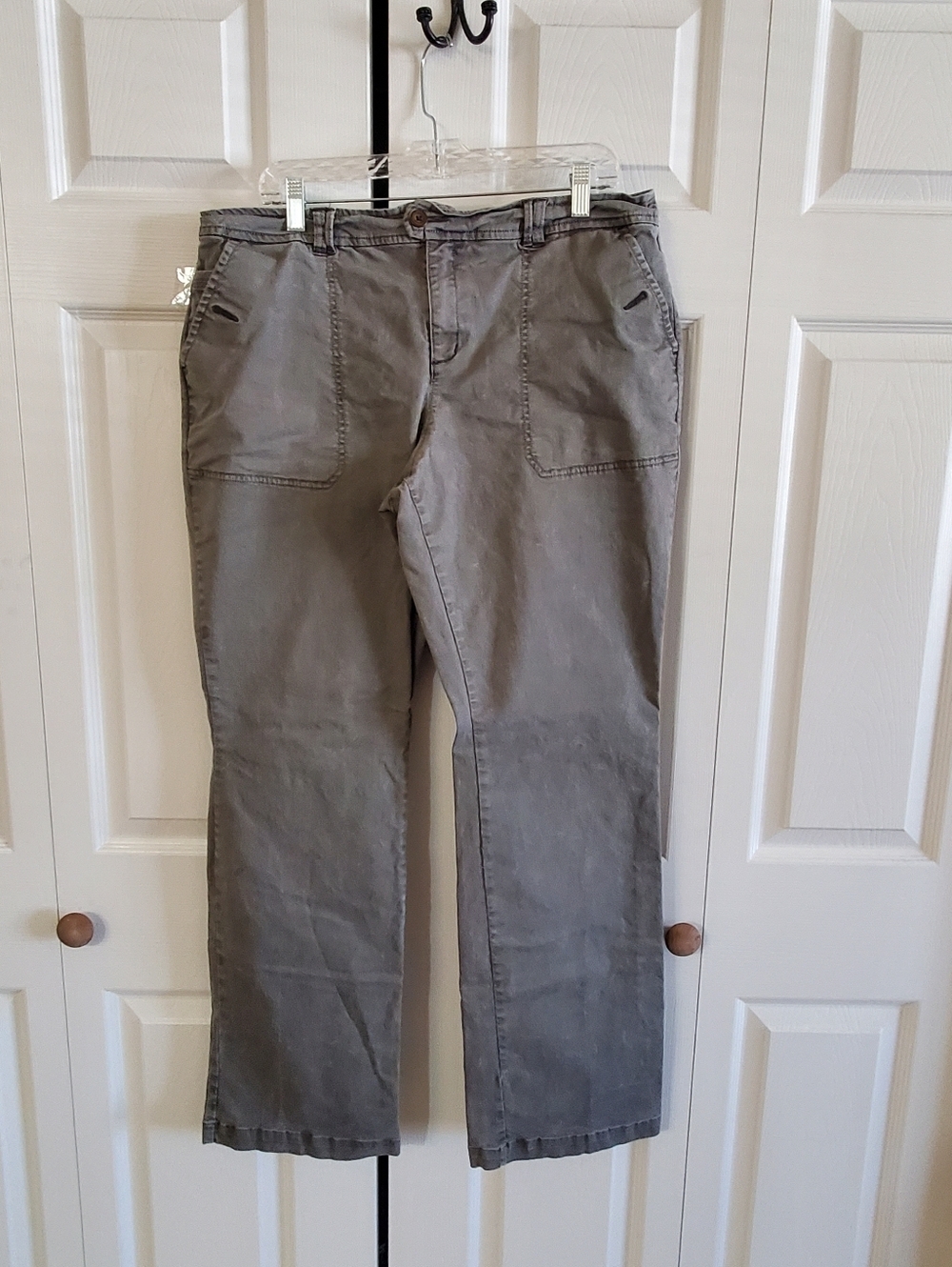 SUNDANCE KHAKI FLARE WIDE LEG. SZ 14. GRAY DISTRESSED.